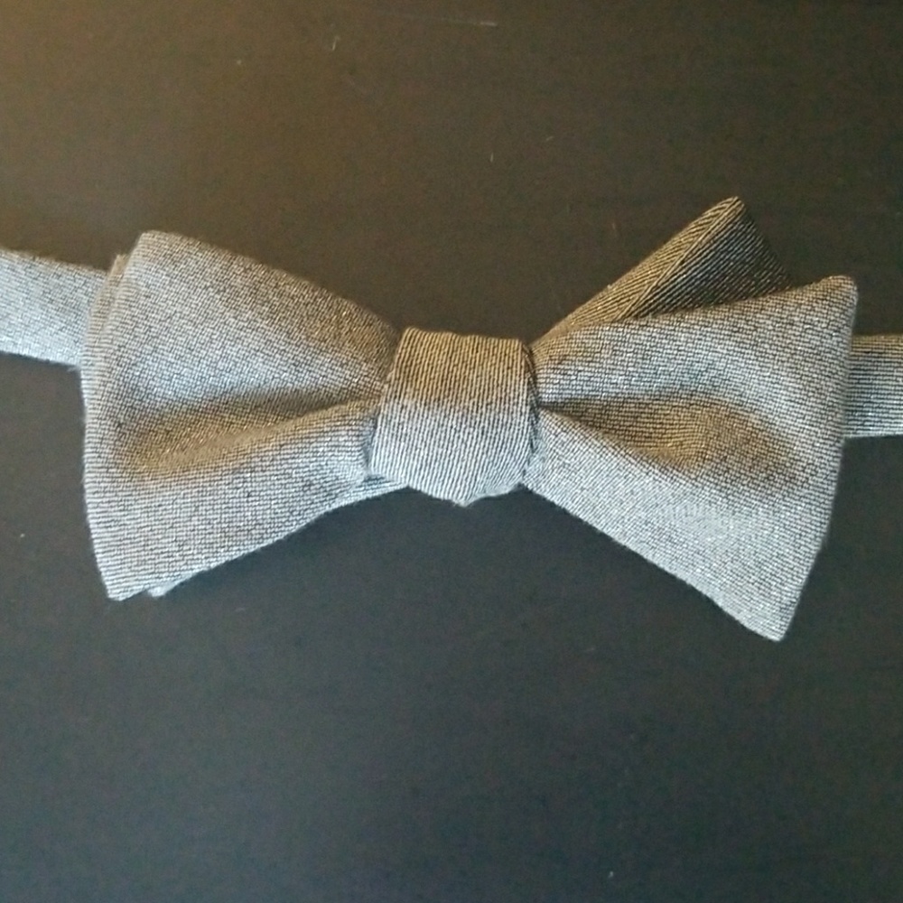 Button Up(Bangkok) Metallic Silver Clip On Bow Tie